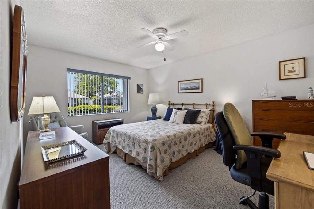 For Sale: $269,000 (2 beds, 2 baths, 1269 Square Feet)