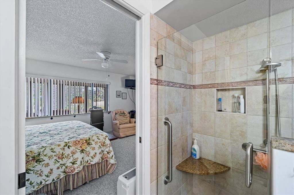 For Sale: $269,000 (2 beds, 2 baths, 1269 Square Feet)
