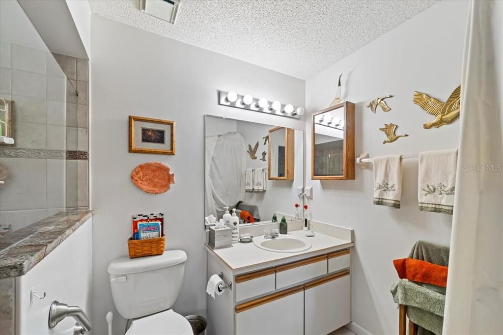 For Sale: $269,000 (2 beds, 2 baths, 1269 Square Feet)