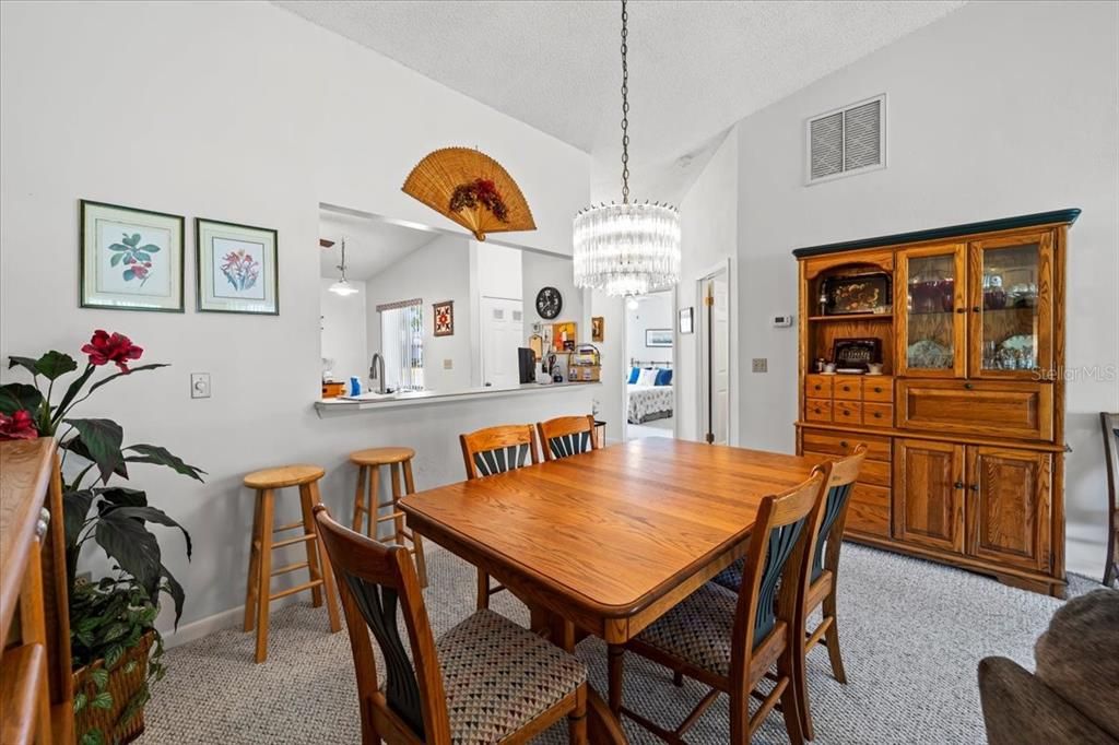 For Sale: $269,000 (2 beds, 2 baths, 1269 Square Feet)