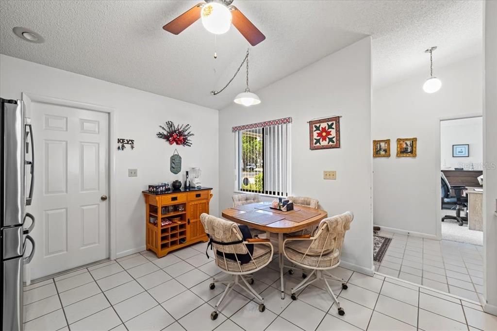 For Sale: $269,000 (2 beds, 2 baths, 1269 Square Feet)
