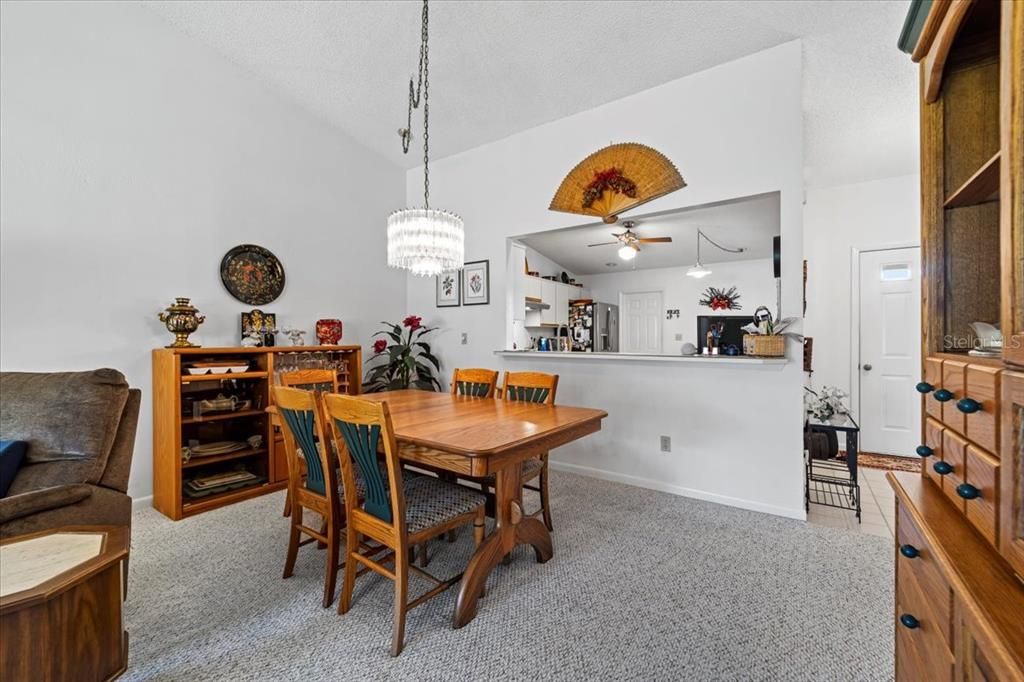 For Sale: $269,000 (2 beds, 2 baths, 1269 Square Feet)