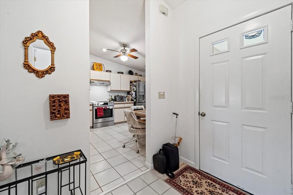 For Sale: $269,000 (2 beds, 2 baths, 1269 Square Feet)