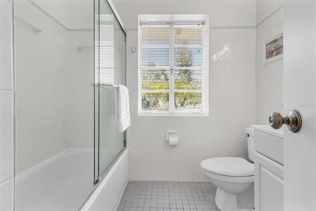 Activo con contrato: $575,000 (3 camas, 2 baños, 2544 Pies cuadrados)