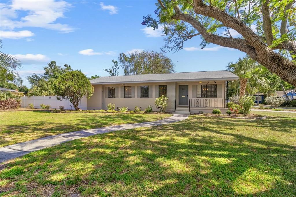 Activo con contrato: $575,000 (3 camas, 2 baños, 2544 Pies cuadrados)