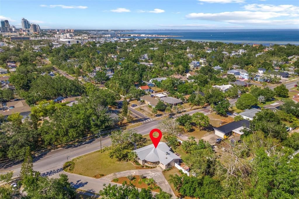 Activo con contrato: $575,000 (3 camas, 2 baños, 2544 Pies cuadrados)