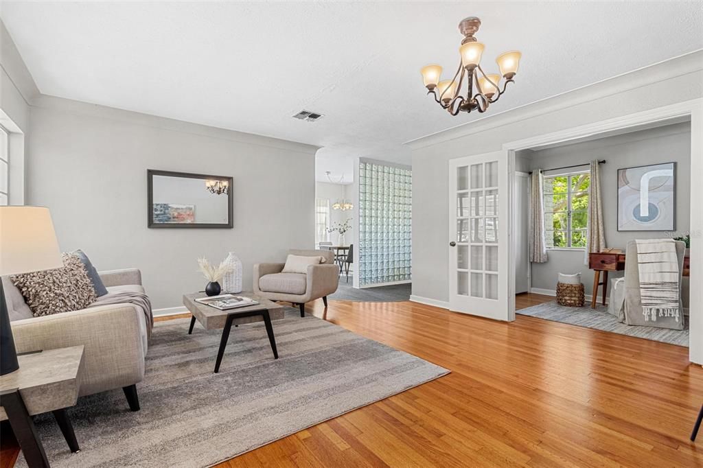 Activo con contrato: $575,000 (3 camas, 2 baños, 2544 Pies cuadrados)