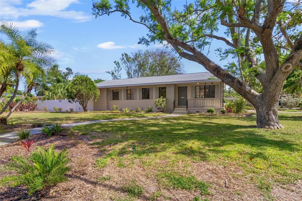 Activo con contrato: $575,000 (3 camas, 2 baños, 2544 Pies cuadrados)