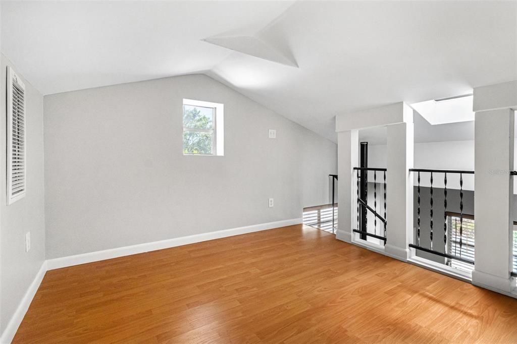 Activo con contrato: $575,000 (3 camas, 2 baños, 2544 Pies cuadrados)