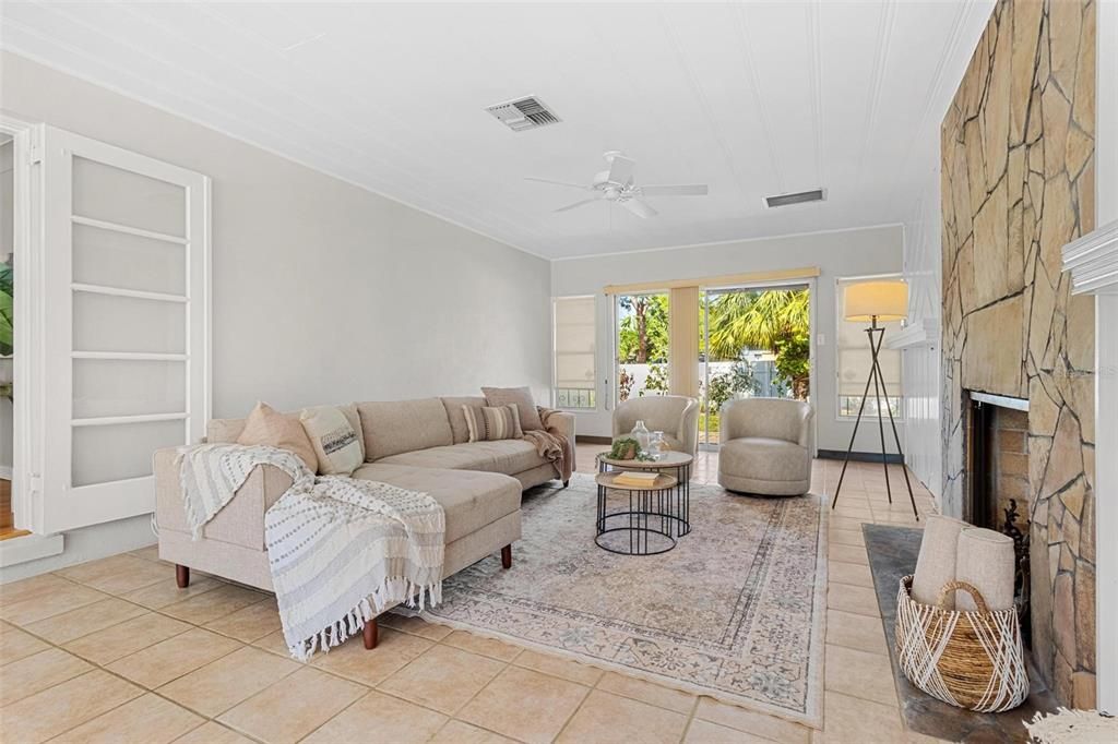 Activo con contrato: $575,000 (3 camas, 2 baños, 2544 Pies cuadrados)