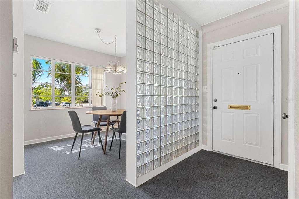 Activo con contrato: $575,000 (3 camas, 2 baños, 2544 Pies cuadrados)