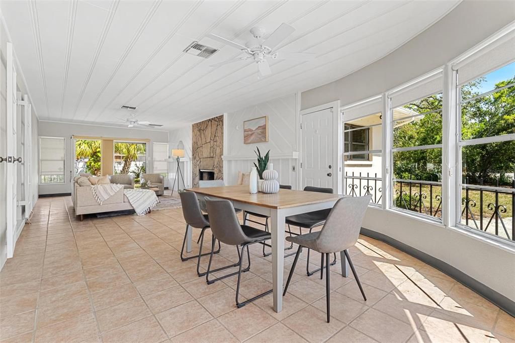 Activo con contrato: $575,000 (3 camas, 2 baños, 2544 Pies cuadrados)