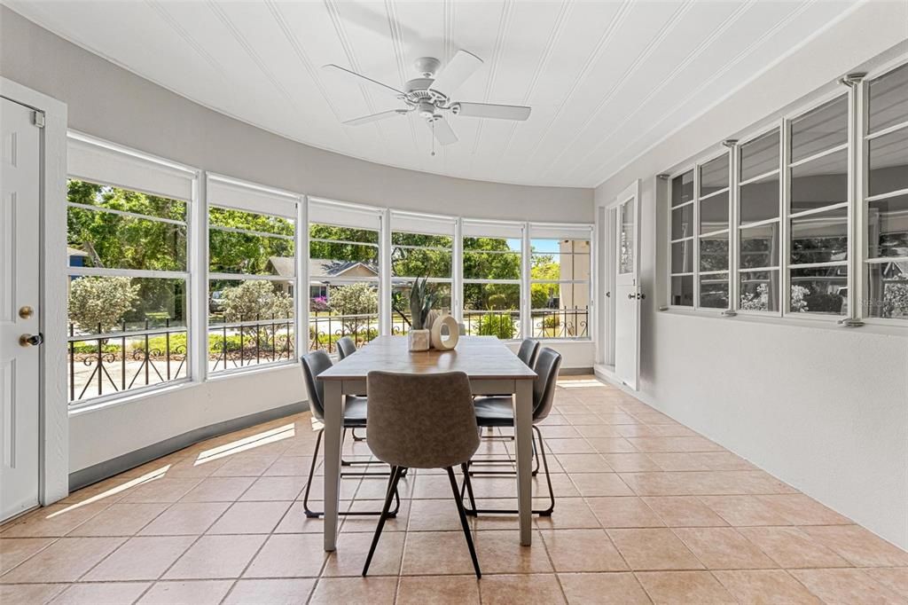 Activo con contrato: $575,000 (3 camas, 2 baños, 2544 Pies cuadrados)