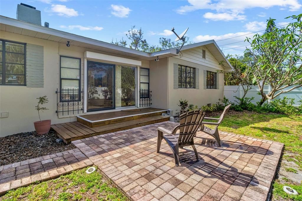 Activo con contrato: $575,000 (3 camas, 2 baños, 2544 Pies cuadrados)