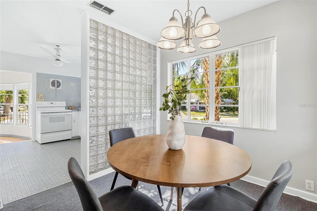 Activo con contrato: $575,000 (3 camas, 2 baños, 2544 Pies cuadrados)