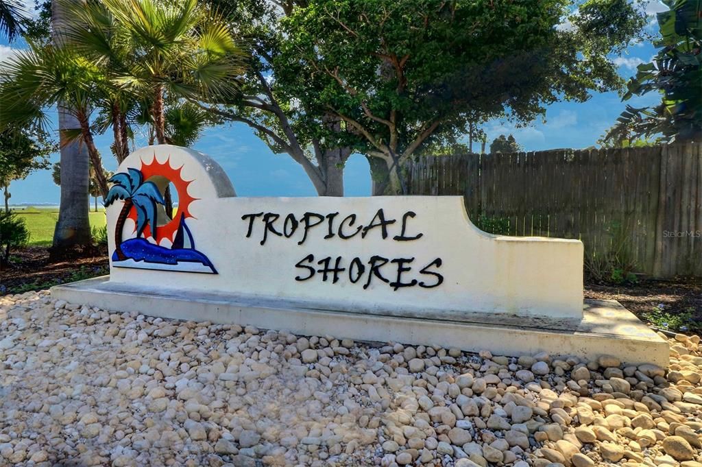 Activo con contrato: $575,000 (3 camas, 2 baños, 2544 Pies cuadrados)