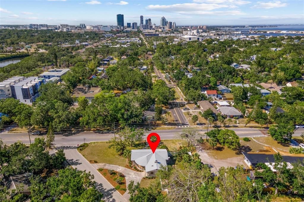 Activo con contrato: $575,000 (3 camas, 2 baños, 2544 Pies cuadrados)