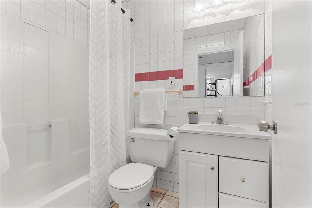 Activo con contrato: $575,000 (3 camas, 2 baños, 2544 Pies cuadrados)