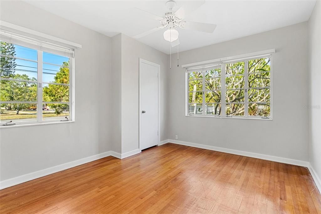 Activo con contrato: $575,000 (3 camas, 2 baños, 2544 Pies cuadrados)