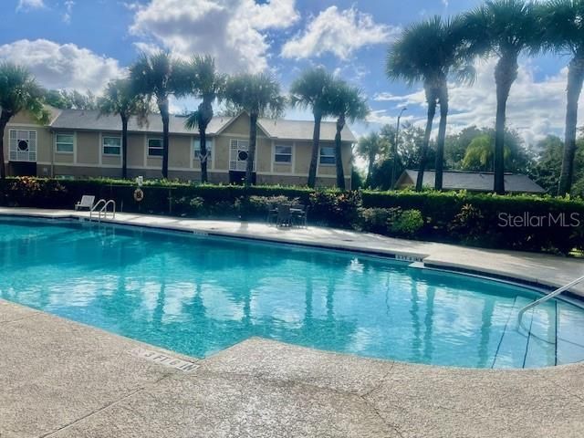 For Sale: $185,000 (2 beds, 2 baths, 905 Square Feet)