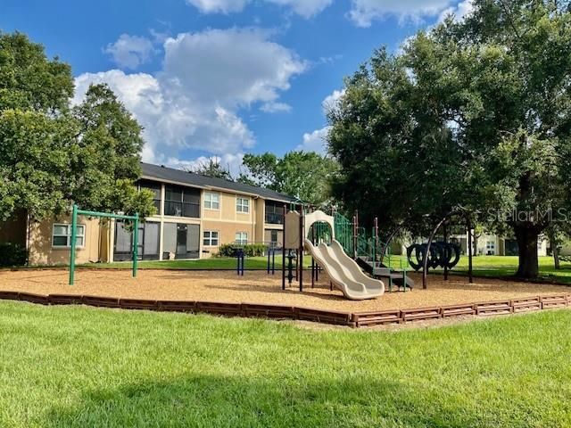 For Sale: $185,000 (2 beds, 2 baths, 905 Square Feet)