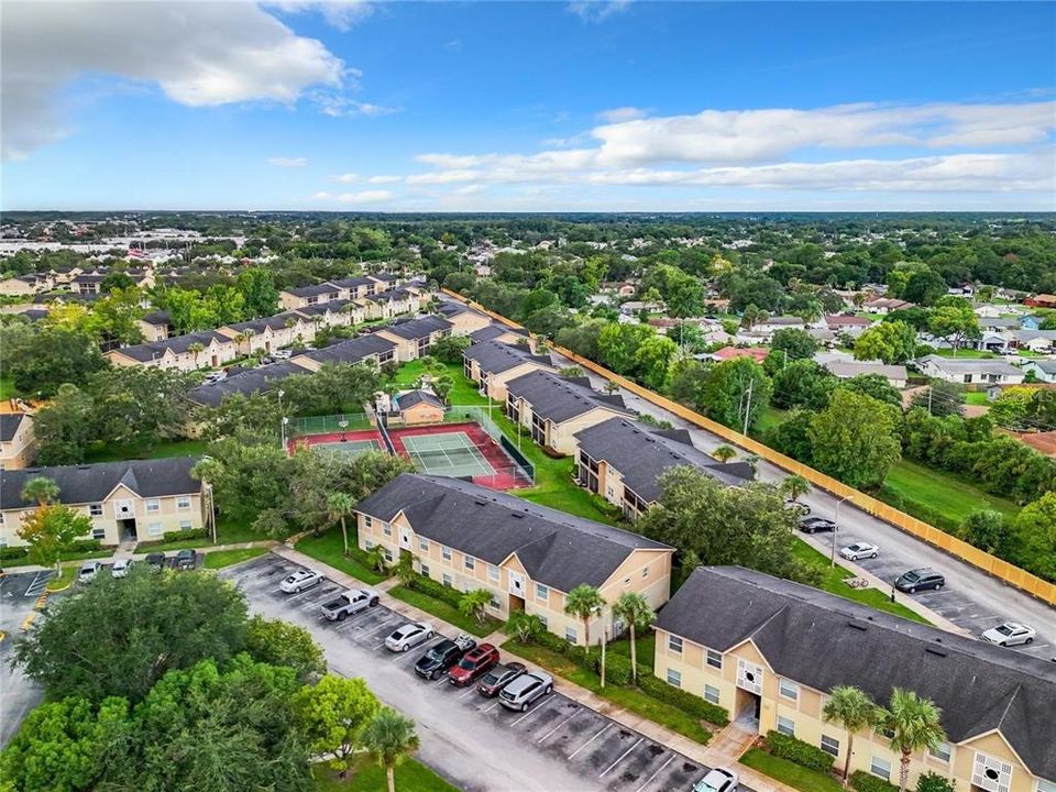 For Sale: $185,000 (2 beds, 2 baths, 905 Square Feet)