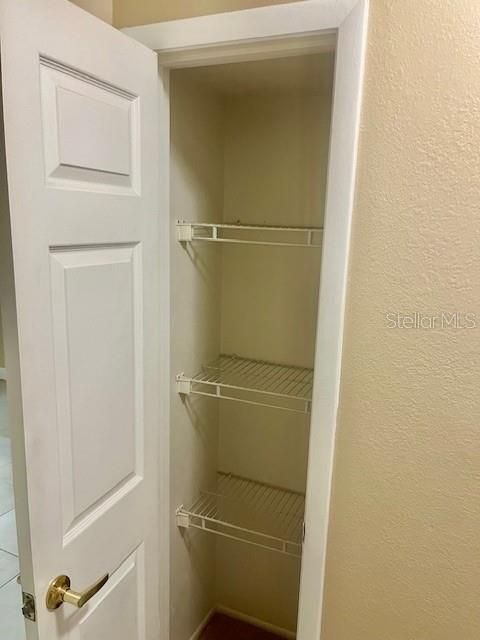 For Sale: $185,000 (2 beds, 2 baths, 905 Square Feet)