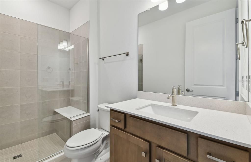 合同活跃: $693,580 (5 贝兹, 4 浴室, 3295 平方英尺)