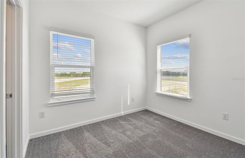 合同活跃: $693,580 (5 贝兹, 4 浴室, 3295 平方英尺)