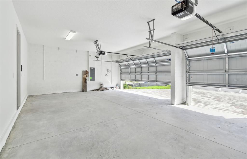 合同活跃: $693,580 (5 贝兹, 4 浴室, 3295 平方英尺)