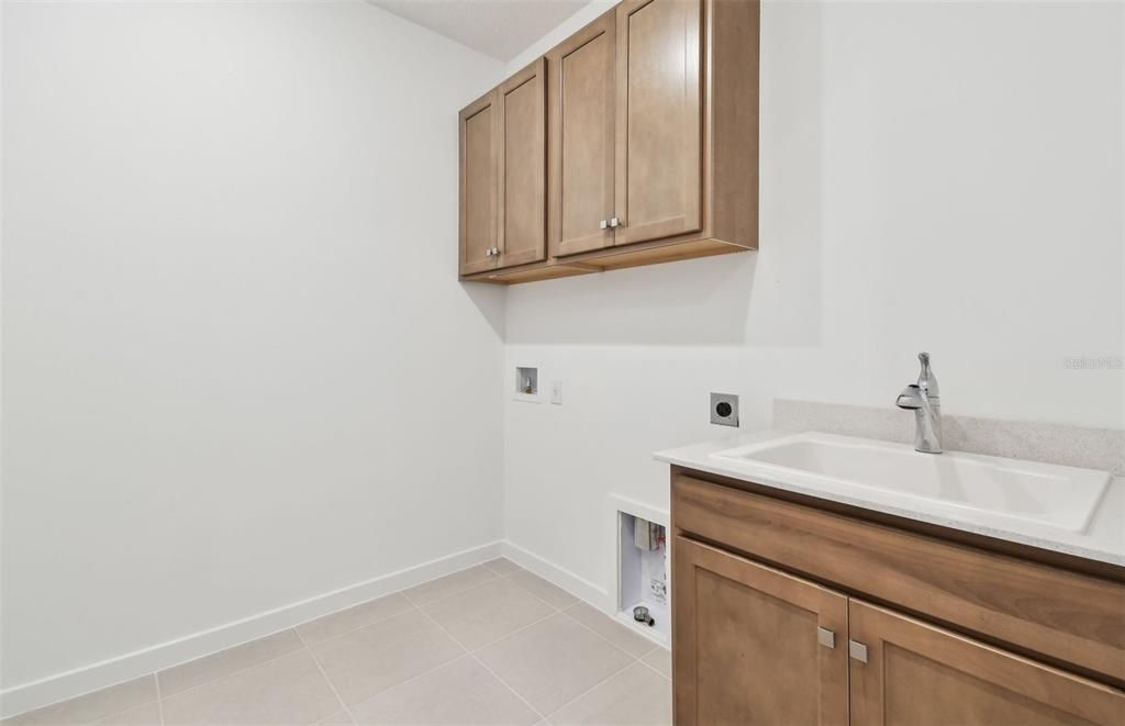 合同活跃: $693,580 (5 贝兹, 4 浴室, 3295 平方英尺)