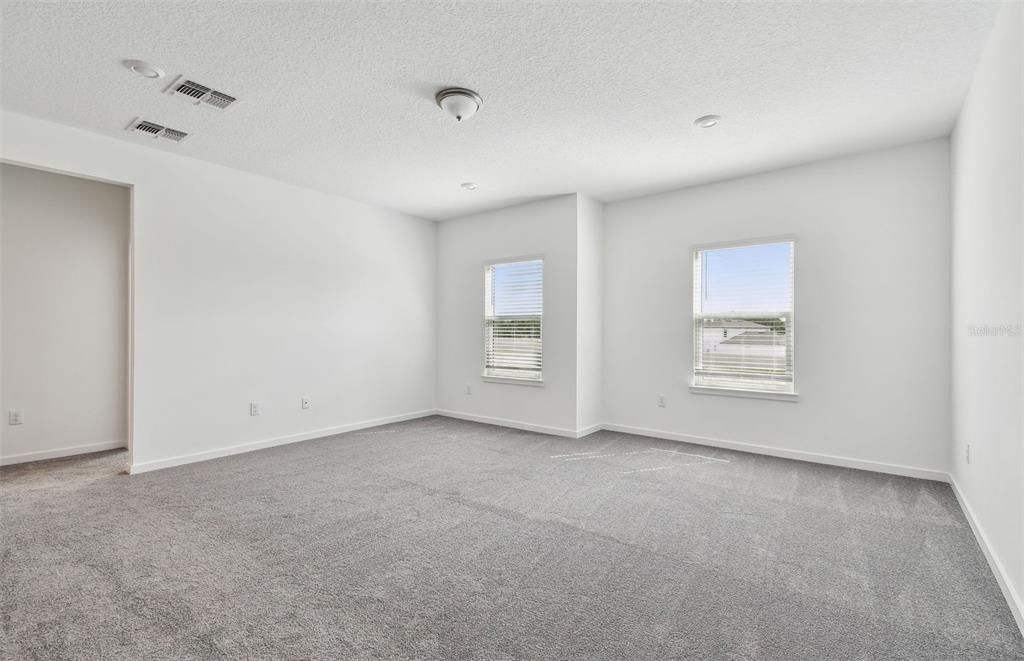 合同活跃: $693,580 (5 贝兹, 4 浴室, 3295 平方英尺)