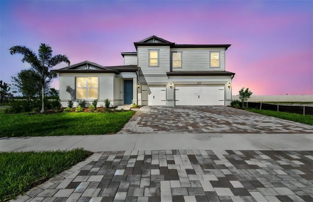 合同活跃: $693,580 (5 贝兹, 4 浴室, 3295 平方英尺)