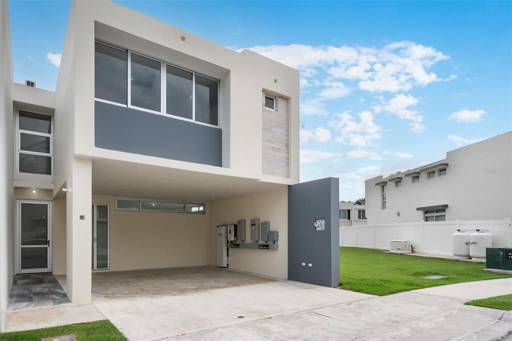 Recently Rented: $3,900 (3 beds, 2 baths, 1945 Square Feet)