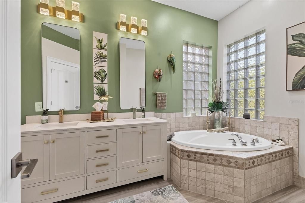 Active With Contract: $564,000 (3 beds, 2 baths, 1740 Square Feet)