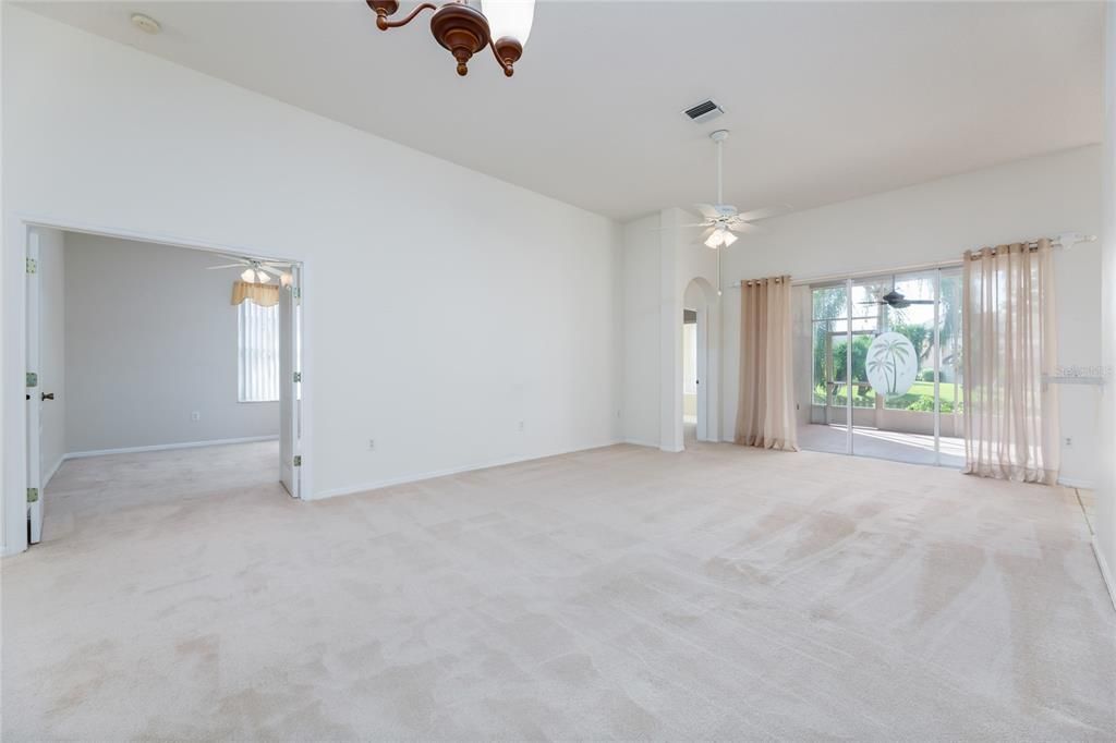 Active With Contract: $410,000 (3 beds, 2 baths, 1786 Square Feet)