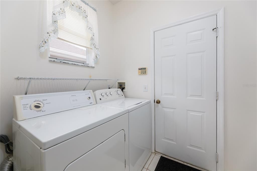 Active With Contract: $410,000 (3 beds, 2 baths, 1786 Square Feet)