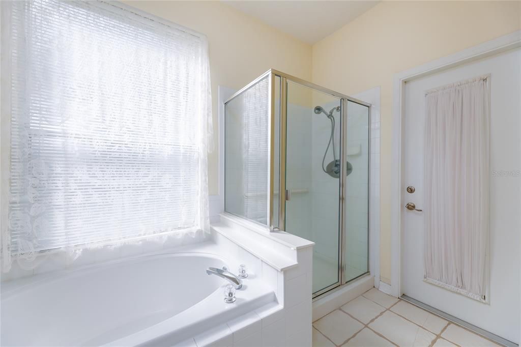 Active With Contract: $410,000 (3 beds, 2 baths, 1786 Square Feet)