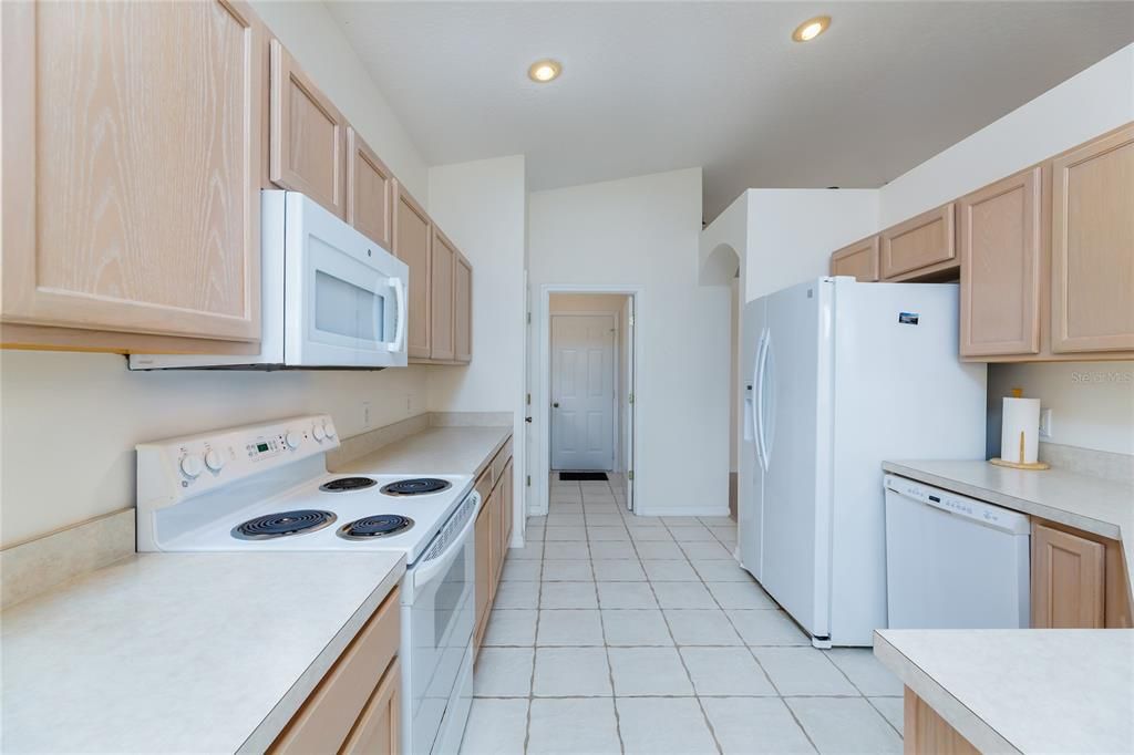 Active With Contract: $410,000 (3 beds, 2 baths, 1786 Square Feet)