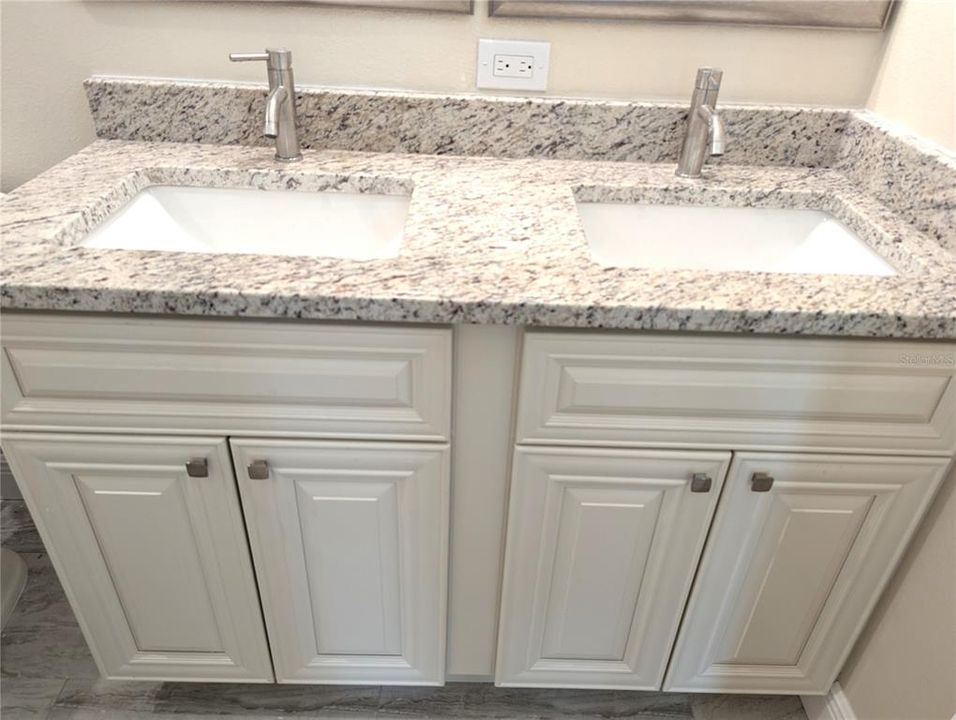 For Sale: $292,900 (3 beds, 2 baths, 1401 Square Feet)