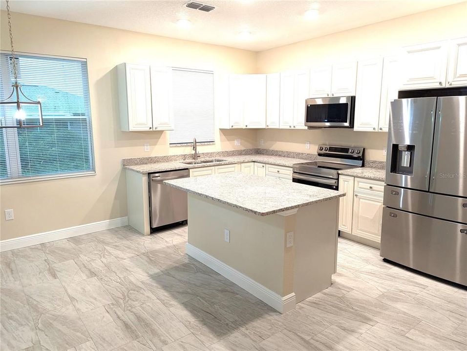 For Sale: $292,900 (3 beds, 2 baths, 1401 Square Feet)