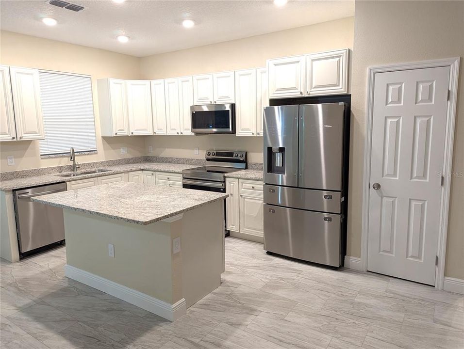 For Sale: $292,900 (3 beds, 2 baths, 1401 Square Feet)