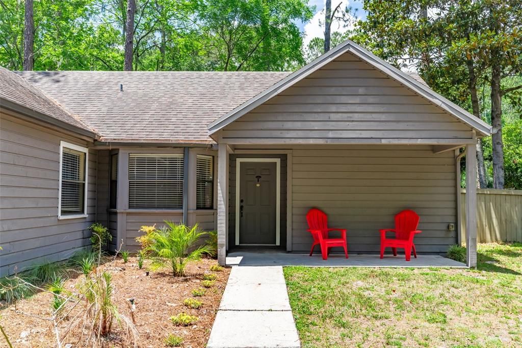 Active With Contract: $329,900 (3 beds, 2 baths, 1352 Square Feet)