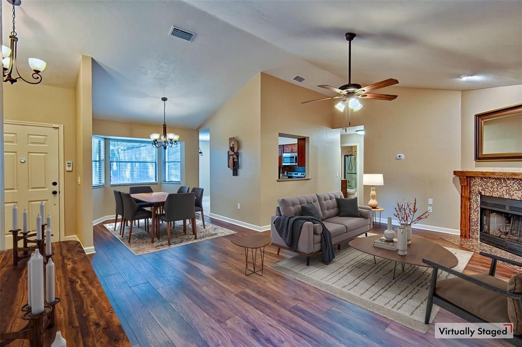 Active With Contract: $329,900 (3 beds, 2 baths, 1352 Square Feet)