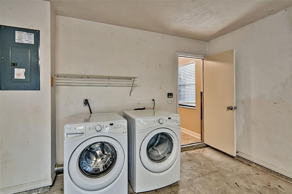 Active With Contract: $329,900 (3 beds, 2 baths, 1352 Square Feet)