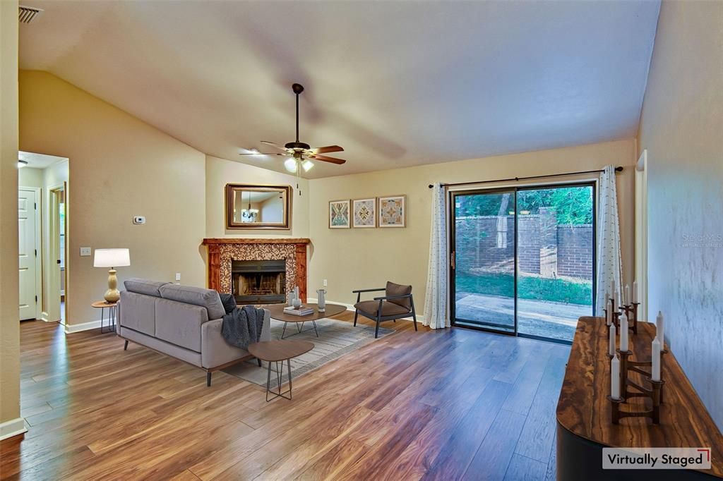Active With Contract: $329,900 (3 beds, 2 baths, 1352 Square Feet)