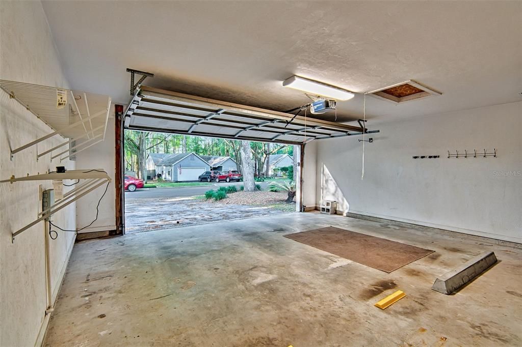 Active With Contract: $329,900 (3 beds, 2 baths, 1352 Square Feet)