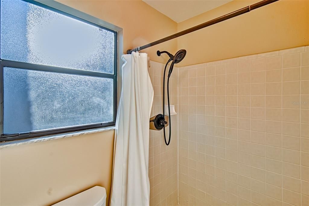 Active With Contract: $329,900 (3 beds, 2 baths, 1352 Square Feet)