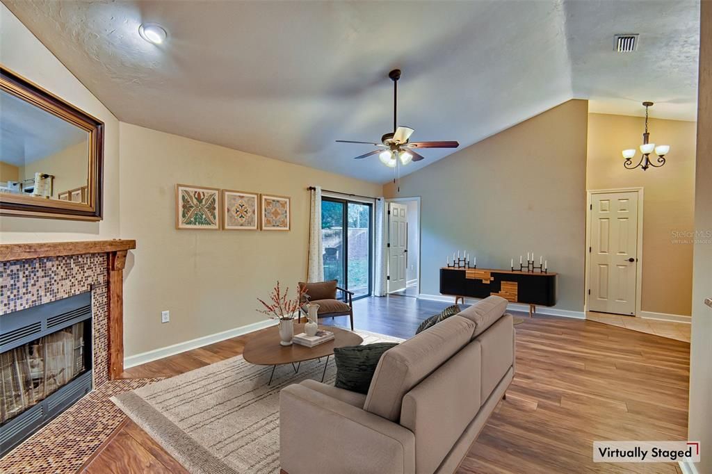 Active With Contract: $329,900 (3 beds, 2 baths, 1352 Square Feet)