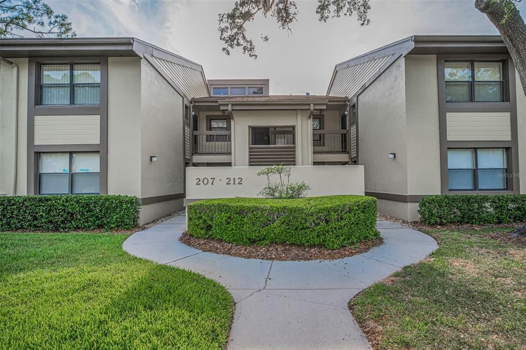 Recently Sold: $225,000 (2 beds, 2 baths, 888 Square Feet)